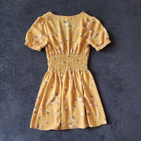 Urban Outfitters Mustard Emmy Ruched Floral Print Short Sleeve Dress size XS - Picture 3 of 5